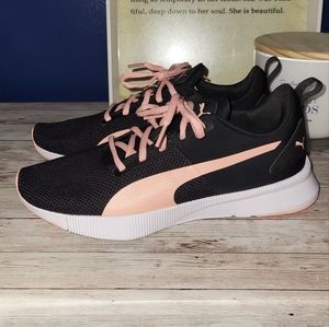 Super cute Black and Pink Pumas! Only worn once!
